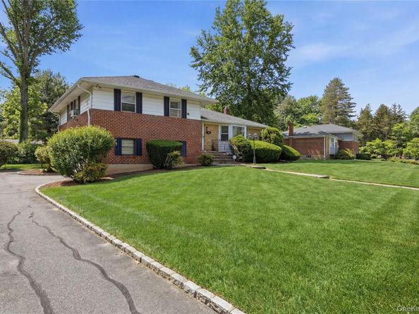 12 Viola Drive, Glen Cove NY 11542