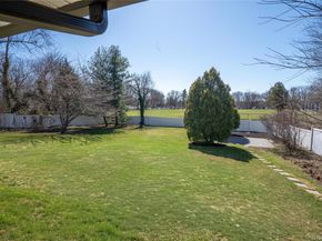 6 Edcris Lane, Huntington NY 11743