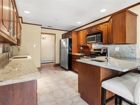 6 Edcris Lane, Huntington NY 11743