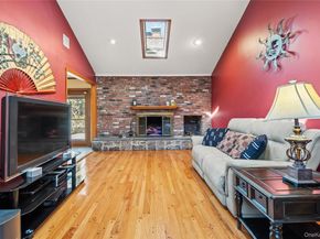 6 Edcris Lane, Huntington NY 11743