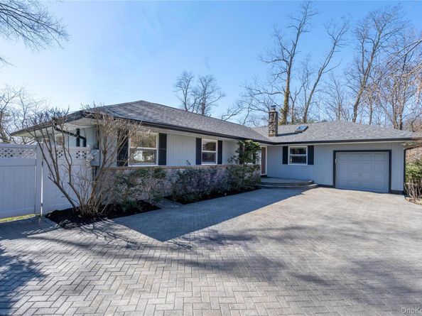 6 Edcris Lane, Huntington NY 11743