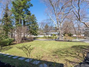 6 Edcris Lane, Huntington NY 11743
