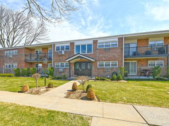 10 Ivy Street 1A, Farmingdale NY 11735