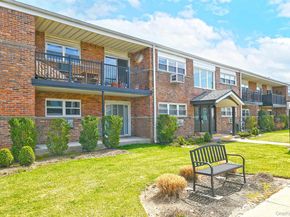 10 Ivy Street 1A, Farmingdale NY 11735