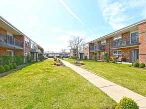 10 Ivy Street 1A, Farmingdale NY 11735