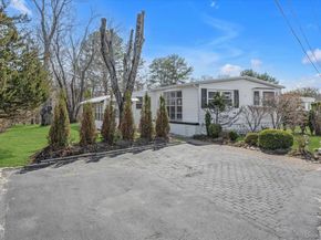 74 Maple St, East Quogue NY 11942