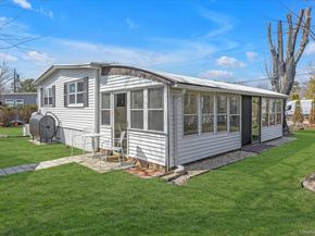 74 Maple St, East Quogue NY 11942