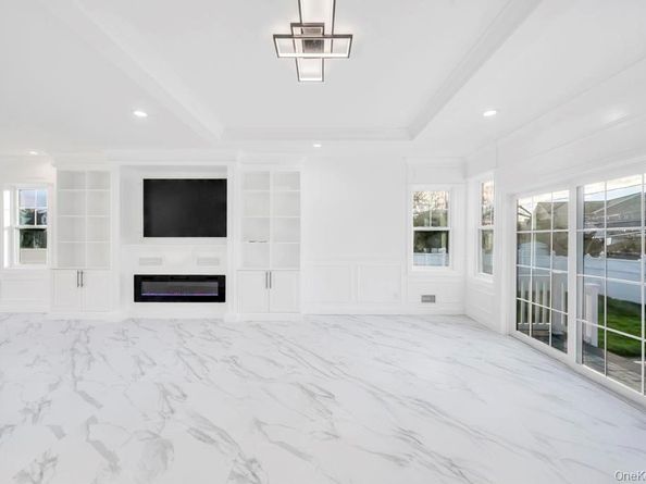 11 Goshen Street, Elmont NY 11003