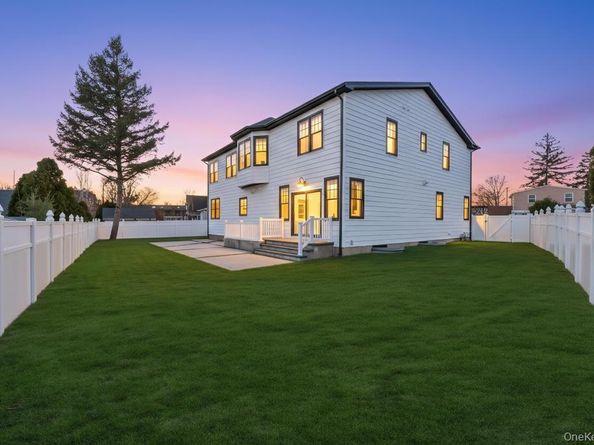 11 Goshen Street, Elmont NY 11003