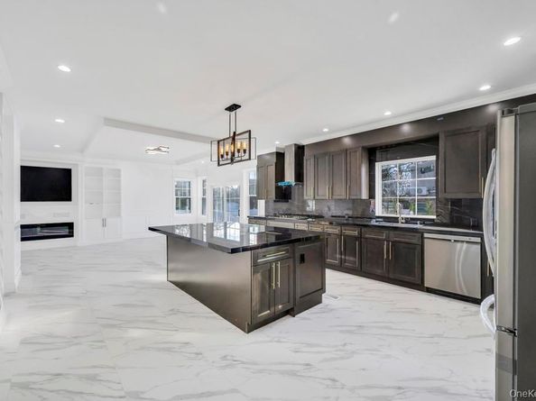 11 Goshen Street, Elmont NY 11003