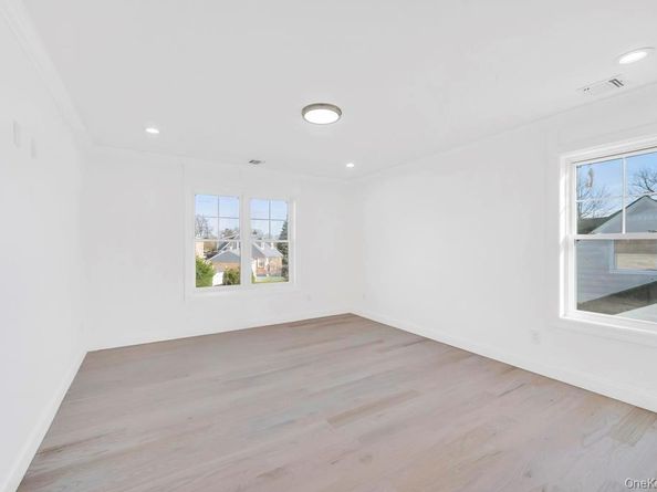 11 Goshen Street, Elmont NY 11003