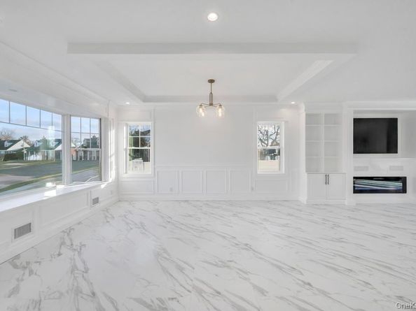 11 Goshen Street, Elmont NY 11003