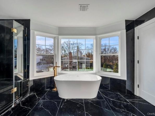 11 Goshen Street, Elmont NY 11003