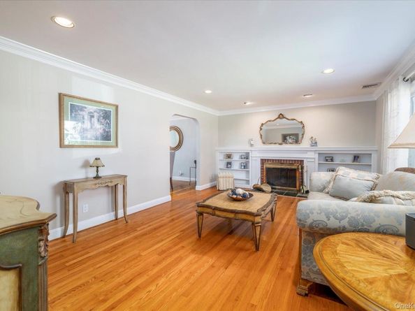 122 Pine Street, Rockville Centre NY 11570