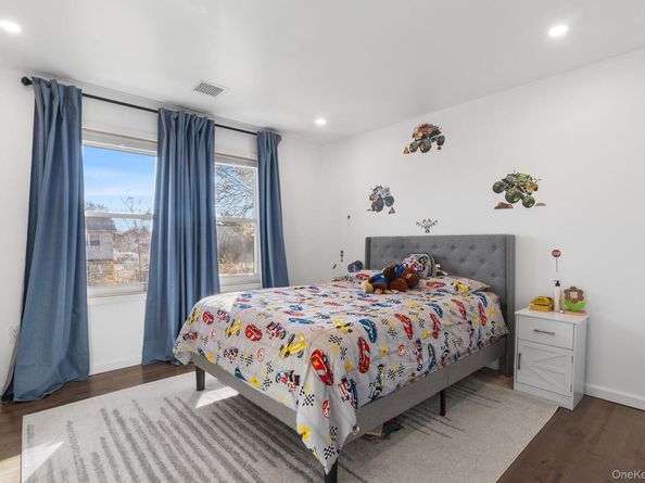 166 17th Street, West Babylon NY 11704