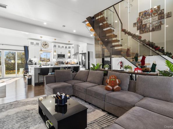 166 17th Street, West Babylon NY 11704