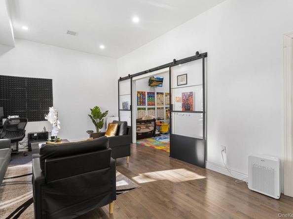 166 17th Street, West Babylon NY 11704