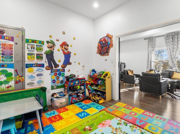 166 17th Street, West Babylon NY 11704