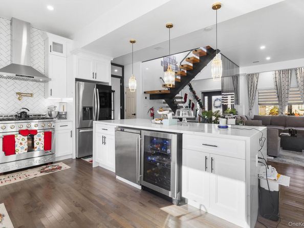 166 17th Street, West Babylon NY 11704