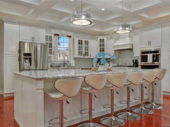 19319 109th Road, Saint Albans NY 11412