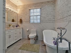 19319 109th Road, Saint Albans NY 11412