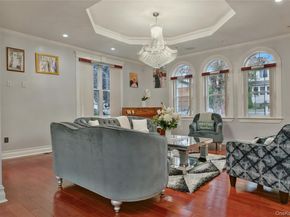 19319 109th Road, Saint Albans NY 11412