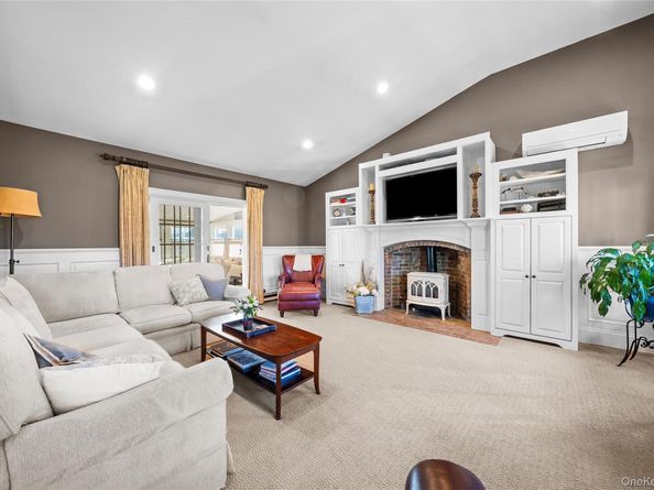 85 Fairview Avenue, Bayport NY 11705