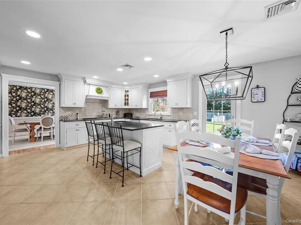 85 Fairview Avenue, Bayport NY 11705