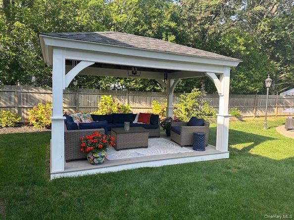 85 Fairview Avenue, Bayport NY 11705