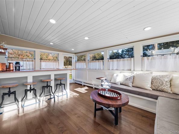 85 Fairview Avenue, Bayport NY 11705