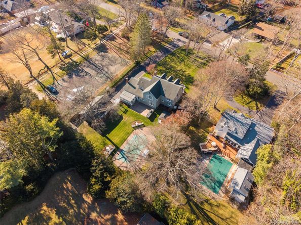 85 Fairview Avenue, Bayport NY 11705