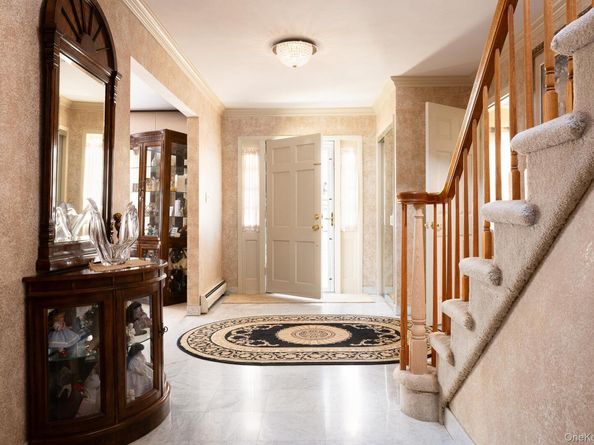 53 Tulipwood Dr, Commack NY 11725