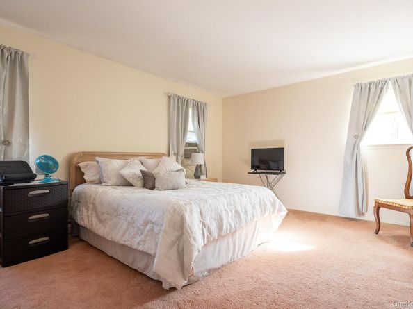 53 Tulipwood Dr, Commack NY 11725