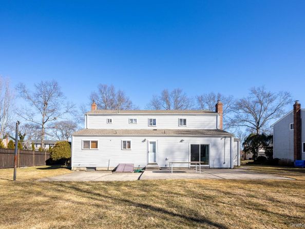 53 Tulipwood Dr, Commack NY 11725