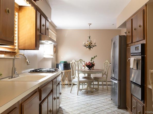 53 Tulipwood Dr, Commack NY 11725