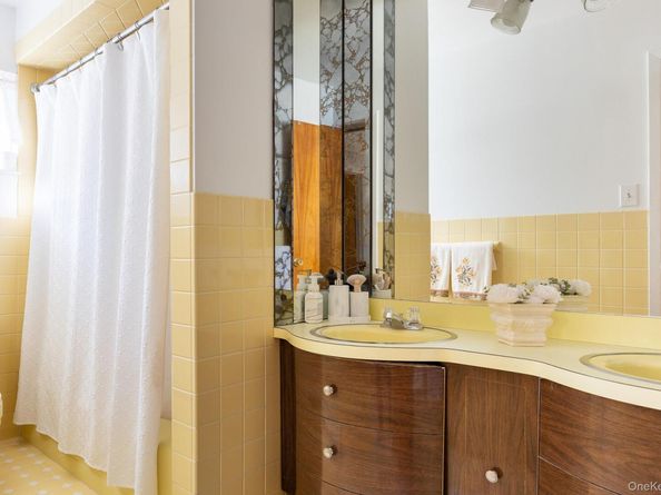 53 Tulipwood Dr, Commack NY 11725