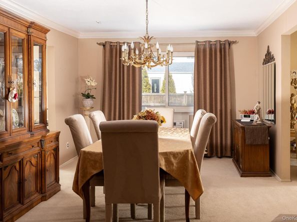 53 Tulipwood Dr, Commack NY 11725