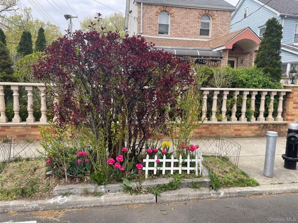 114-68 208th Street, Cambria Heights NY 11411