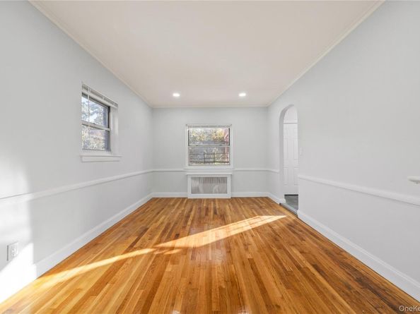 1150 E 214th Street, Bronx NY 10469