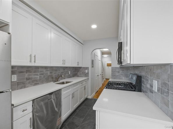 1150 E 214th Street, Bronx NY 10469