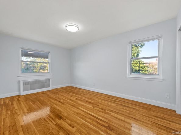 1150 E 214th Street, Bronx NY 10469