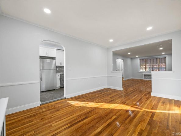 1150 E 214th Street, Bronx NY 10469