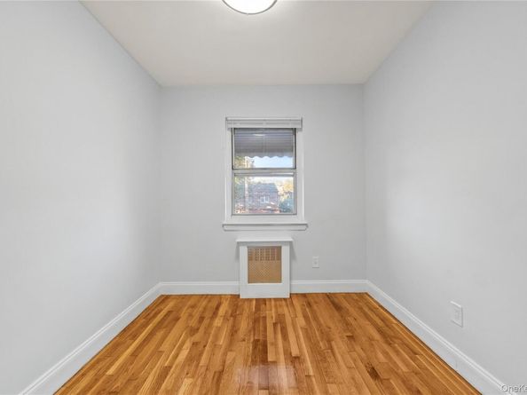1150 E 214th Street, Bronx NY 10469