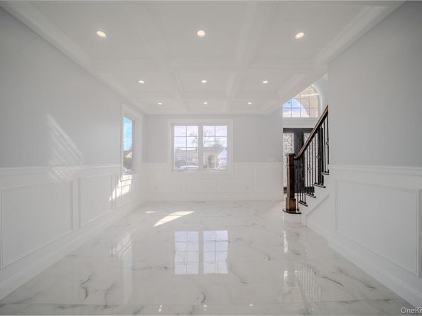 68 Spruce Street, Hicksville NY 11801