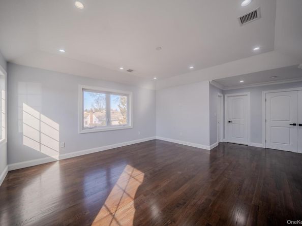 68 Spruce Street, Hicksville NY 11801