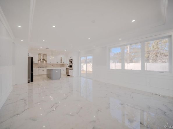 68 Spruce Street, Hicksville NY 11801