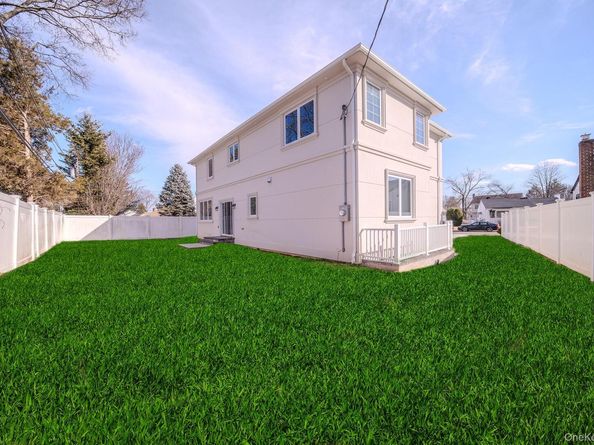 68 Spruce Street, Hicksville NY 11801