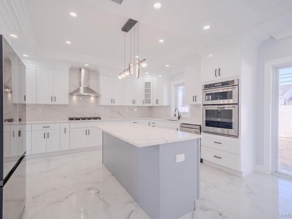 68 Spruce Street, Hicksville NY 11801