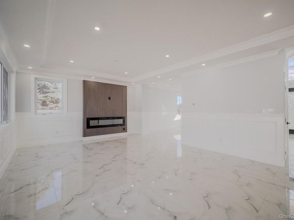 68 Spruce Street, Hicksville NY 11801