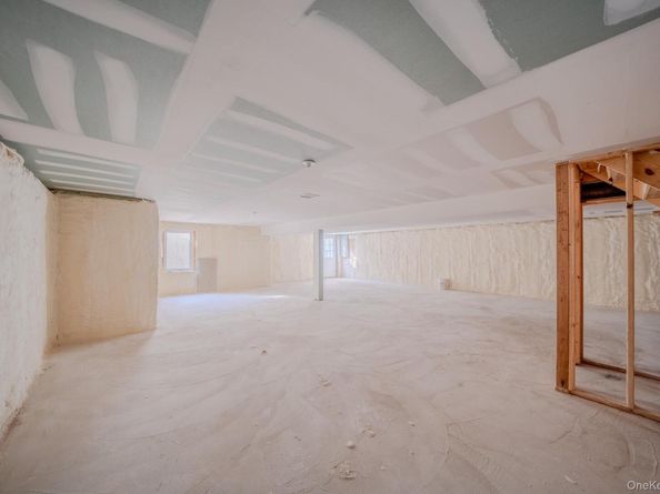 68 Spruce Street, Hicksville NY 11801